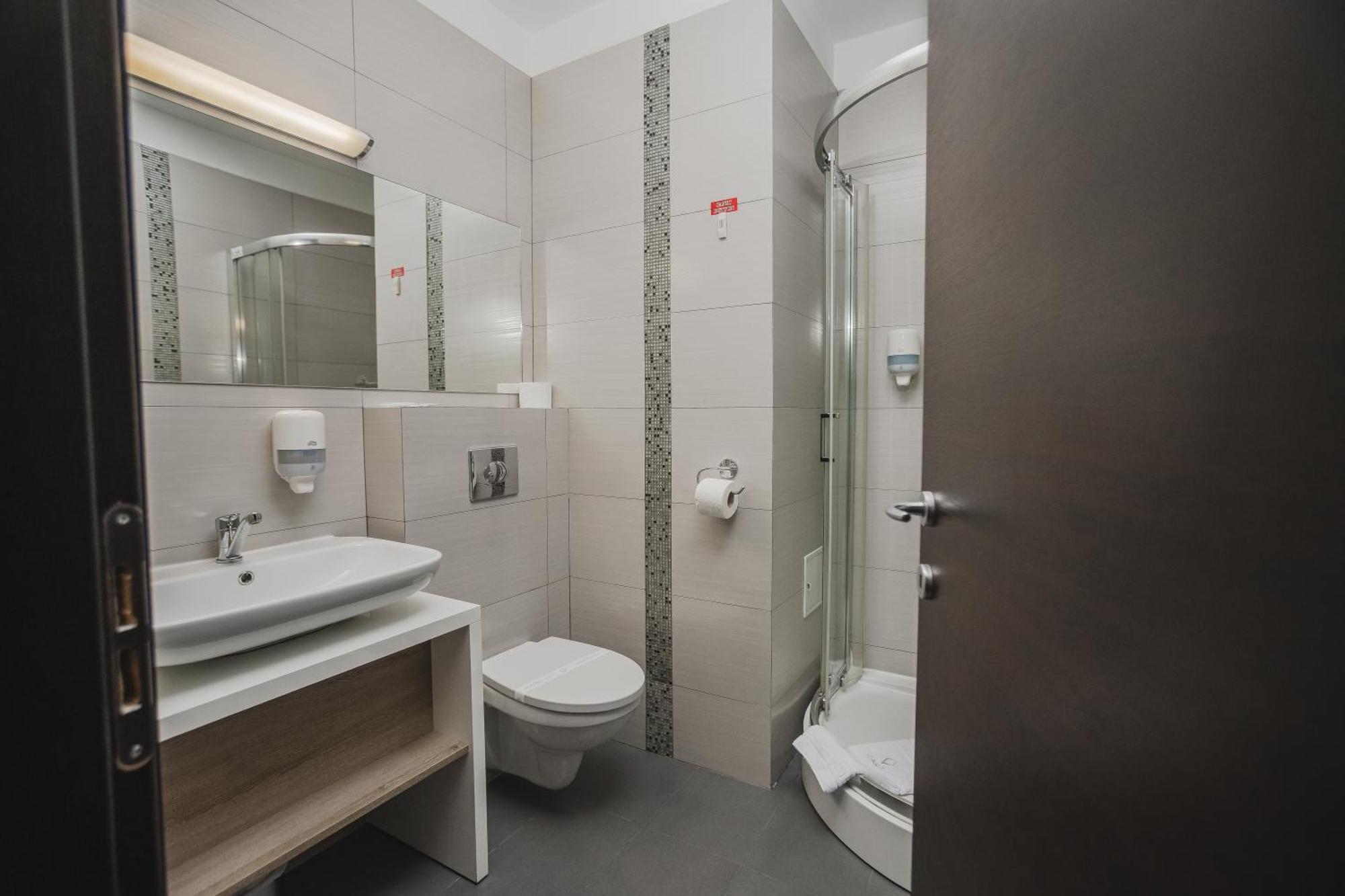 Caro Boutique Hotel Oradea Exterior photo
