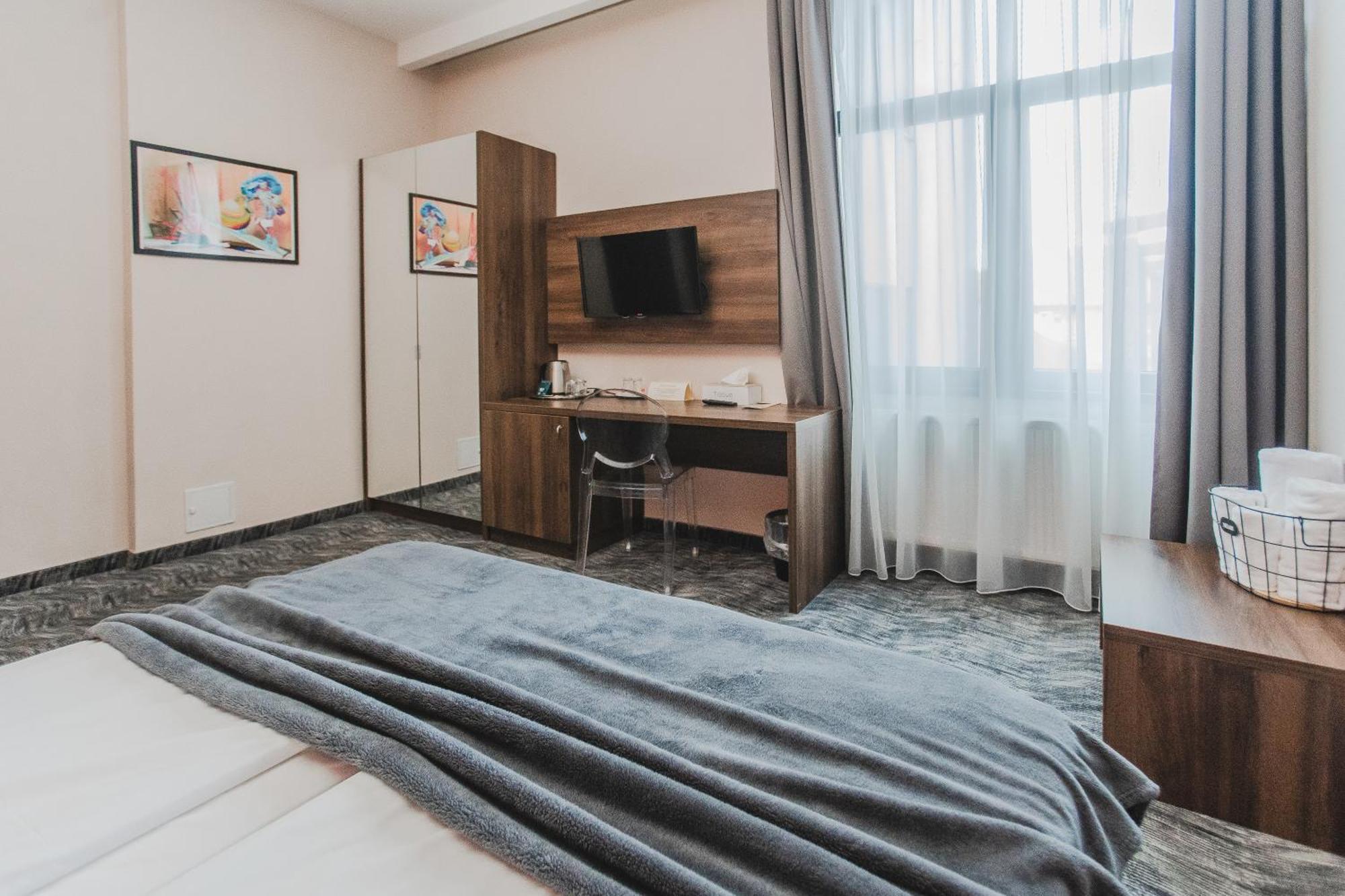 Caro Boutique Hotel Oradea Exterior photo