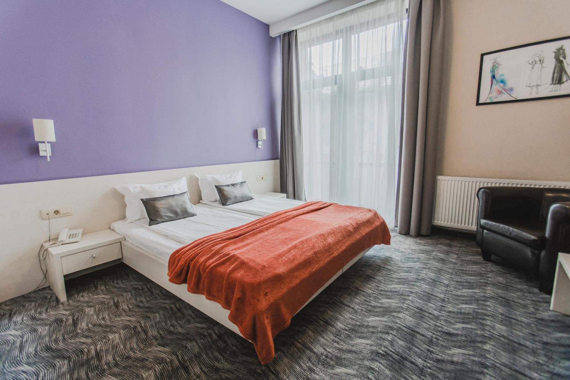 Caro Boutique Hotel Oradea Exterior photo